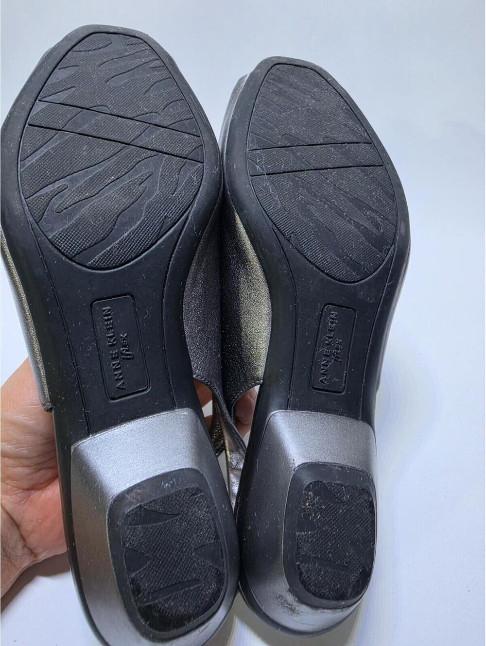 Anne Klein Women's Silver Slingback Wedge Sandals Flower Accent US 8 M - Picture 6 of 7